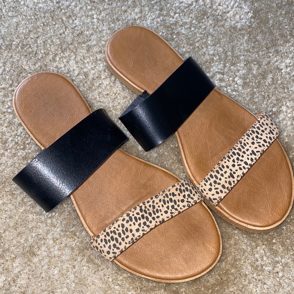 Universal Thread sandals